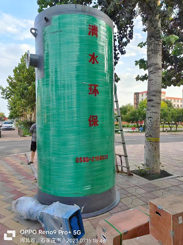河北玻璃鋼預制泵站安裝現場(chǎng)